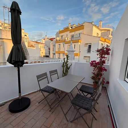 Nyaraló Cosy Town House With Sunny Terrace Lagos